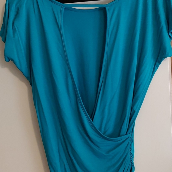 Cute teal top with side ruching and back cutout - Picture 2 of 5